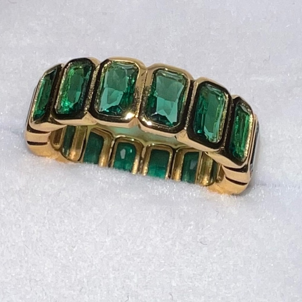 6 Assorted rings